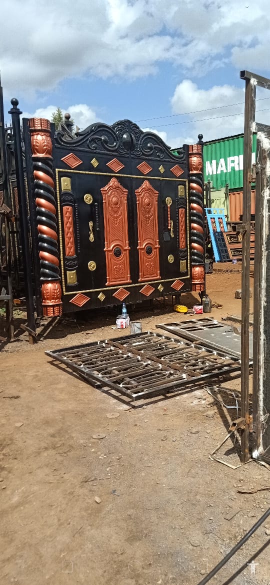 Custom-Made Standard Metal Gate (Depending on the Size and Material)